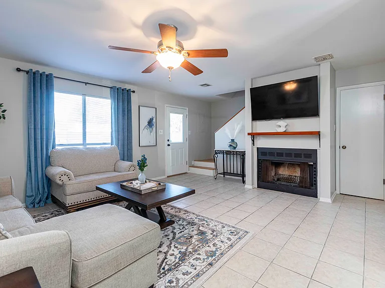 130 Mimosa Pl #D — Photo 12