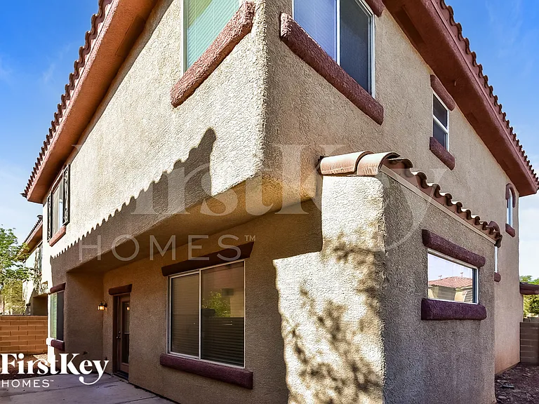 10552 Lessona St — Photo 18