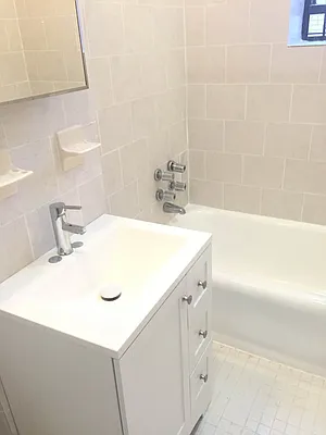 Rented by City Prime Commercial Realty  | media 18