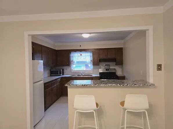 1000 Avenue C image 4 of 19