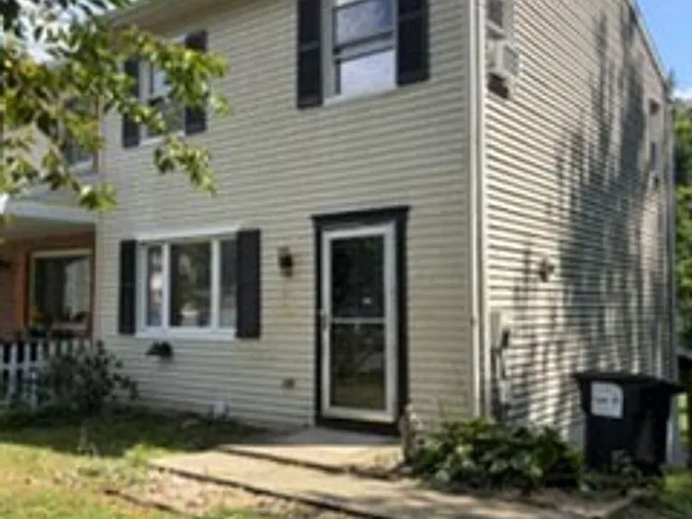 1090 Williamsburg Rd — Photo 1