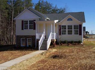 3283 SE Ridge Hollow Dr, Winston Salem, NC 27107