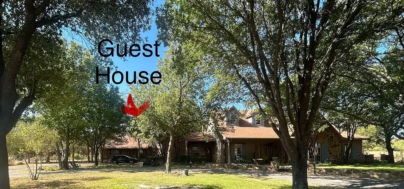 Trotter Ct, Granbury — Photo 1