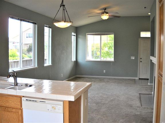 4th image of 2563 Bellevue Ranch