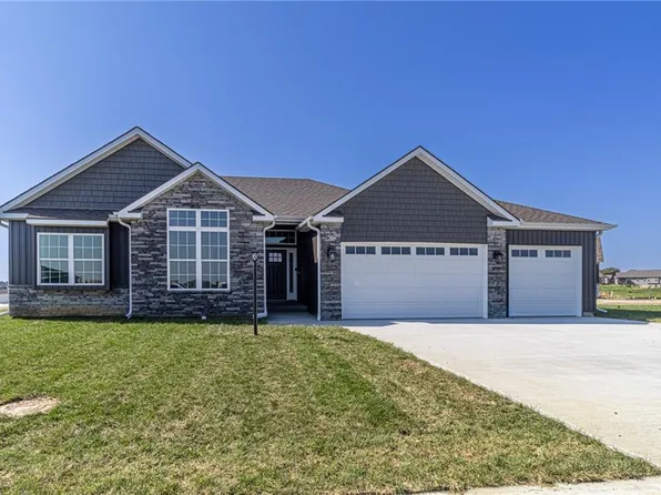 4700 Woodland Shores Ct, Saint Joseph, MO 64505