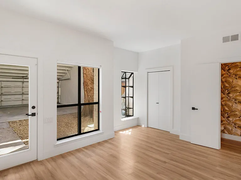 3633 Asbury St — Photo 15