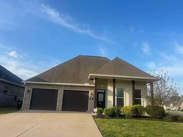 901 Hackberry Dr — Photo 1