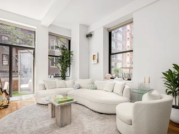 140 W 22nd St APT 2F, New York, NY 10011