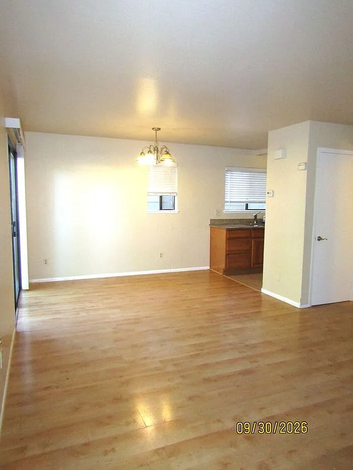 2 bed, 1.5 bath, 968 sqft, $2,050 — Photo 2