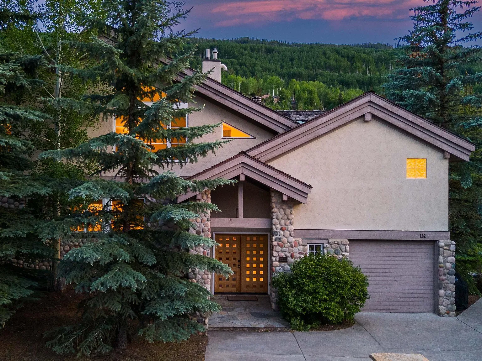 5 bed, 5.5 bath, 3353 sqft, $50,000 — Photo 2