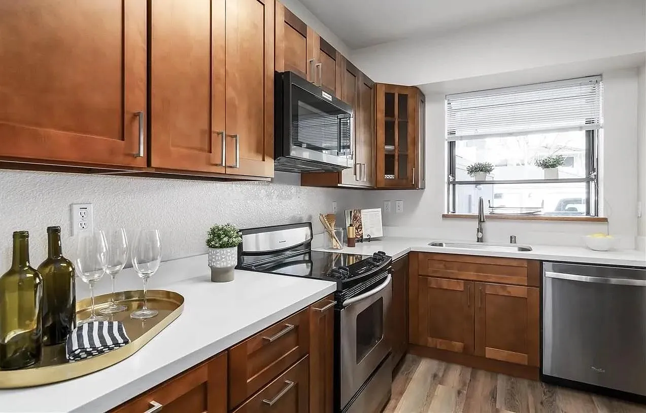 2 bed, 1168 sqft, $3,600 — Photo 2