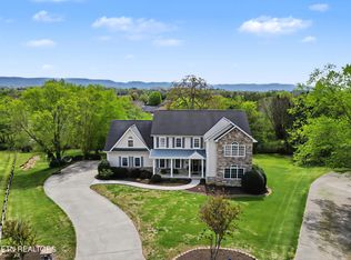 1323 Stonehenge Dr, Maryville, TN 37803