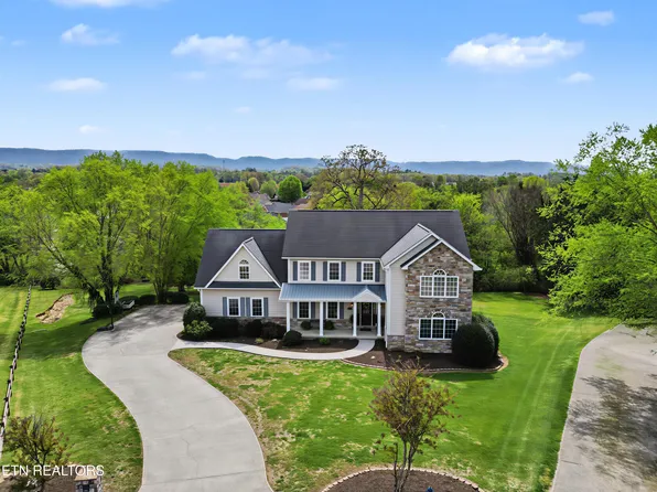 1323 Stonehenge Dr, Maryville, TN 37803