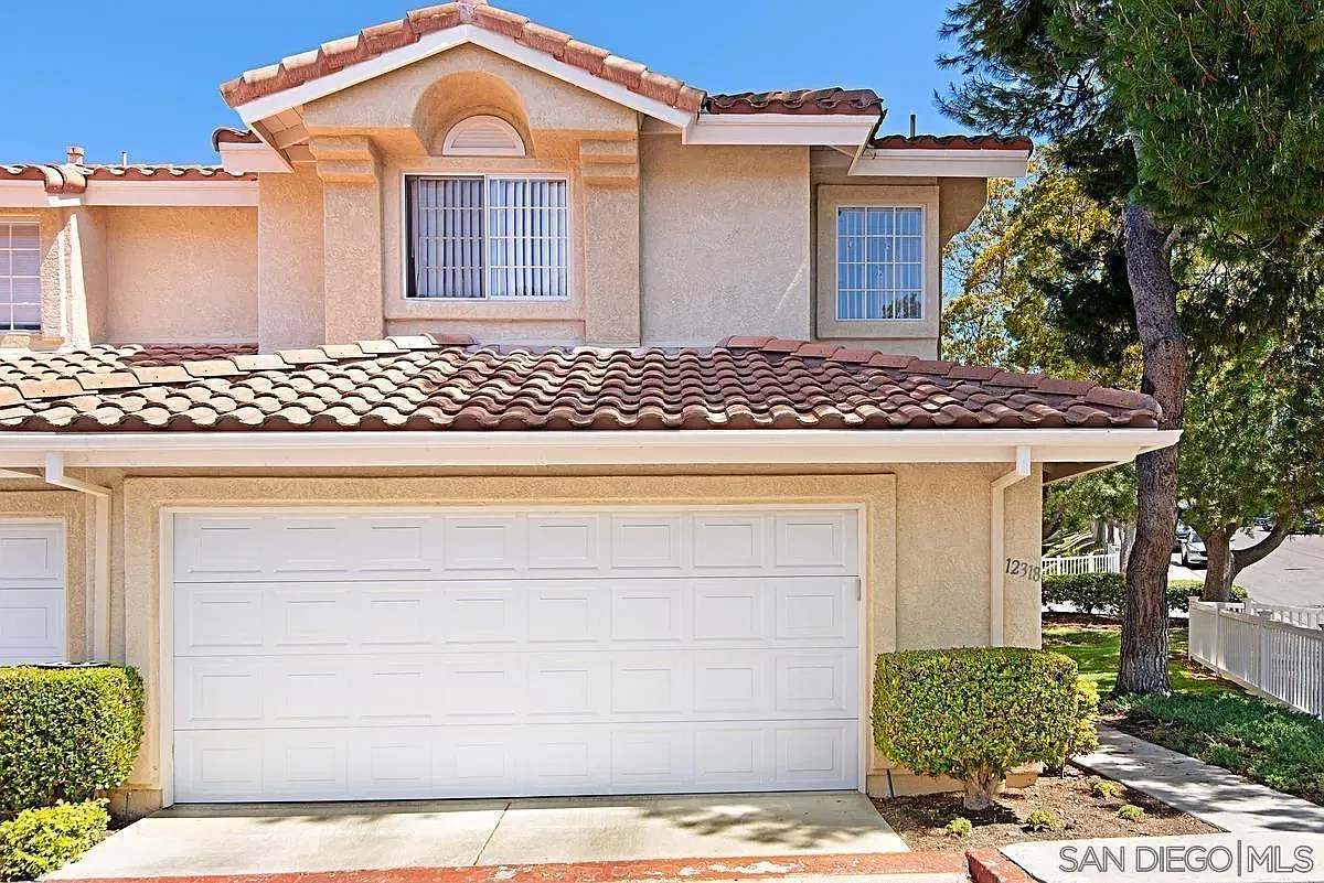 3 bed, 2.5 bath, 1425 sqft, $3,990 — Photo 1