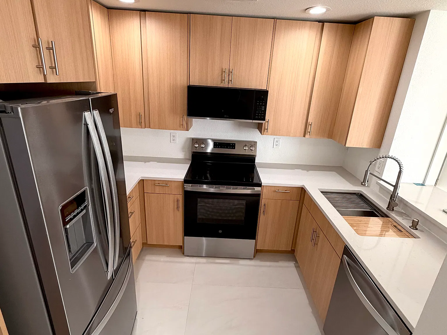 2 bed, 830 sqft, $2,599 — Photo 2