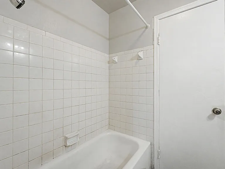 Evanston Apartments — Photo 41