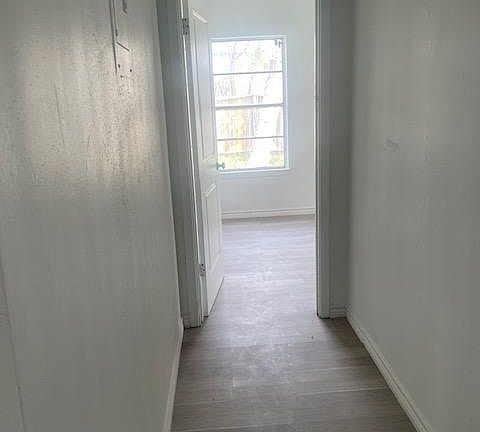 2nd image of 511 Venice St #101