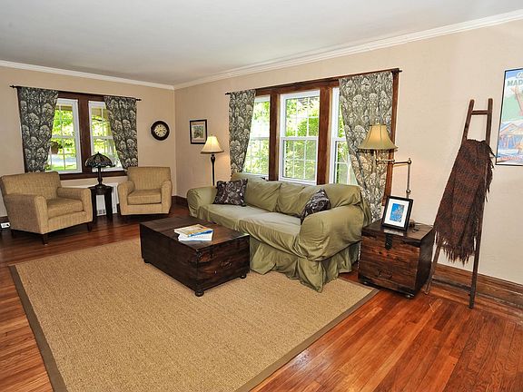 5th image of 463 Richmond Ave
