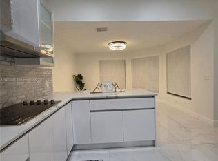 1944 Classic Dr, Pompano Beach, FL 33071