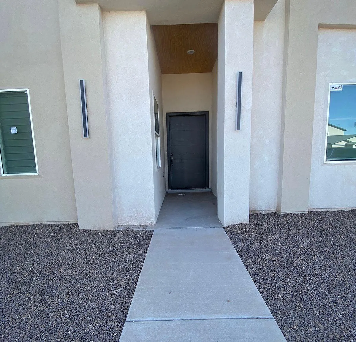 4 bed, 3.0 bath, 2008 sqft, $2,100 — Photo 3