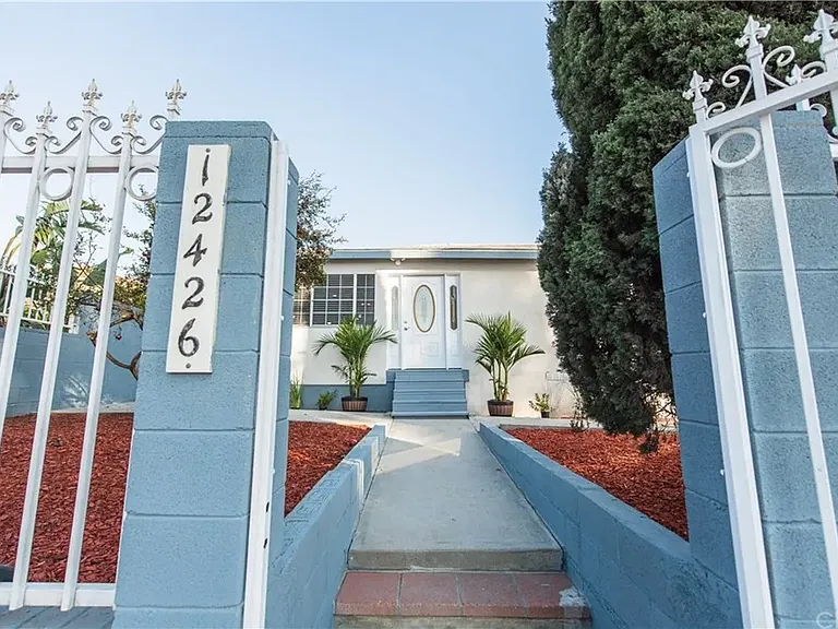 12426 S Vermont Ave — Photo 15