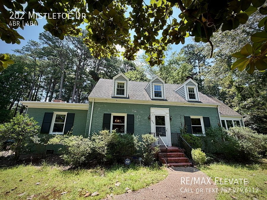 1st image of 202 Mistletoe Dr