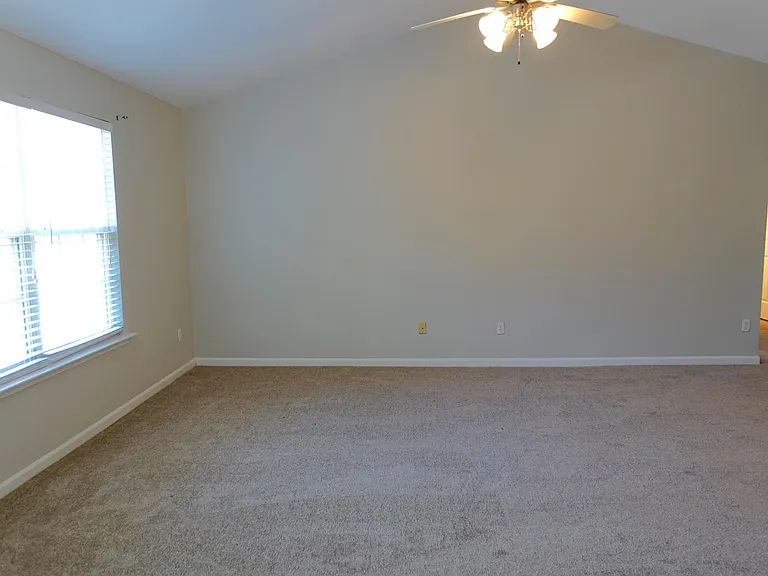 139 Stockbridge Dr — Photo 9
