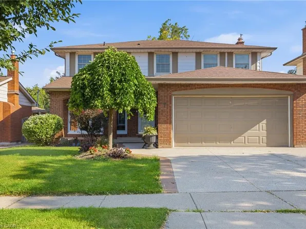 7 Apex Ct, Hamilton, ON L8J 1J2