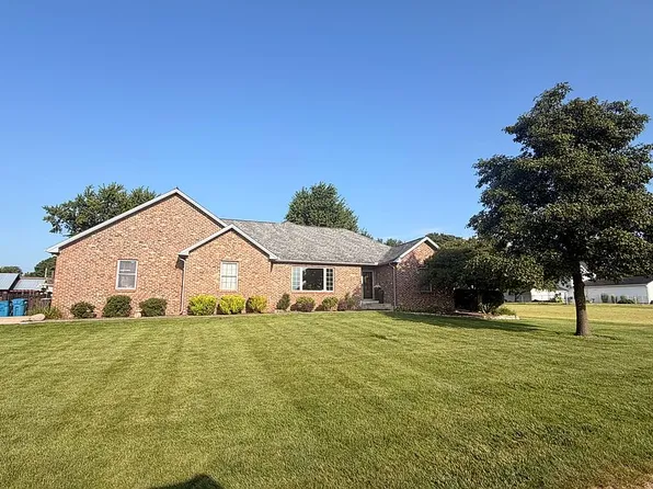 804 E Bowery St, Lexington, IL 61753