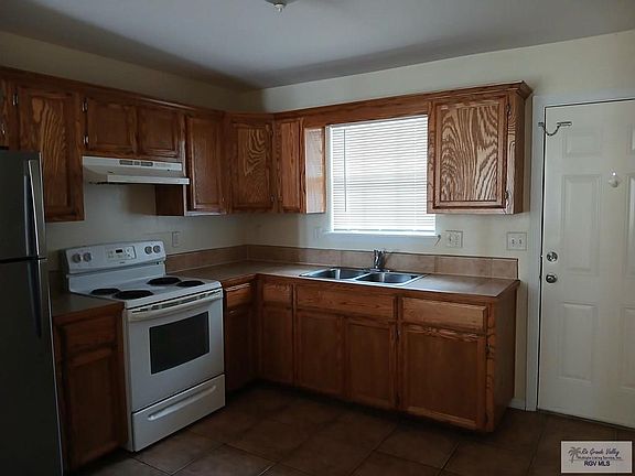 4th image of 701 Sonesta Dr APT 7