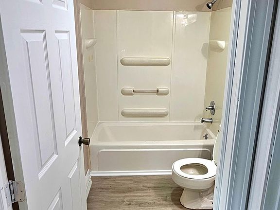 5th image of 457 Jackson St APT 3