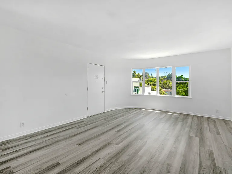 Wilcox Apartments — Photo 14
