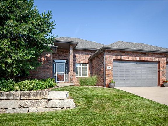 2nd image of 708 NE Twin Brook Dr