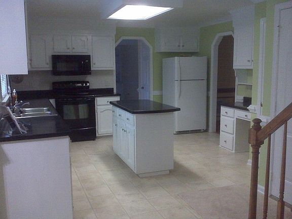 3rd image of 913 Baydon Ln