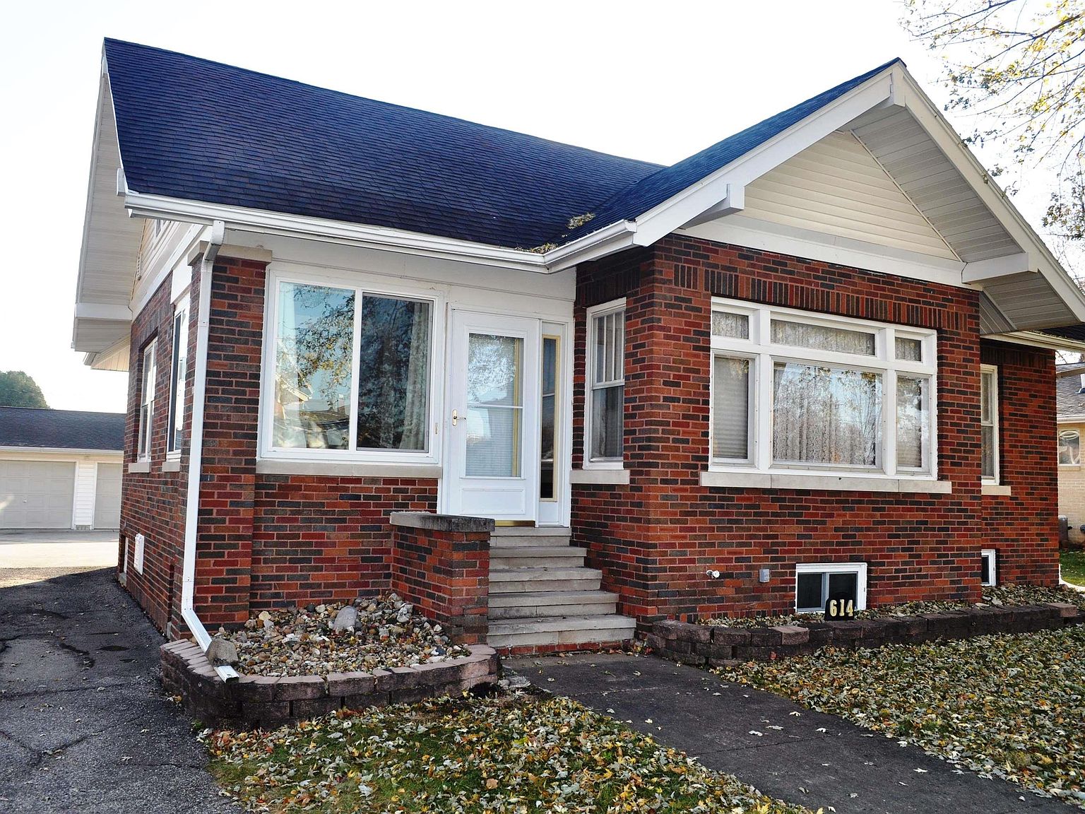 614 Main St, Dysart, IA 52224 Zillow