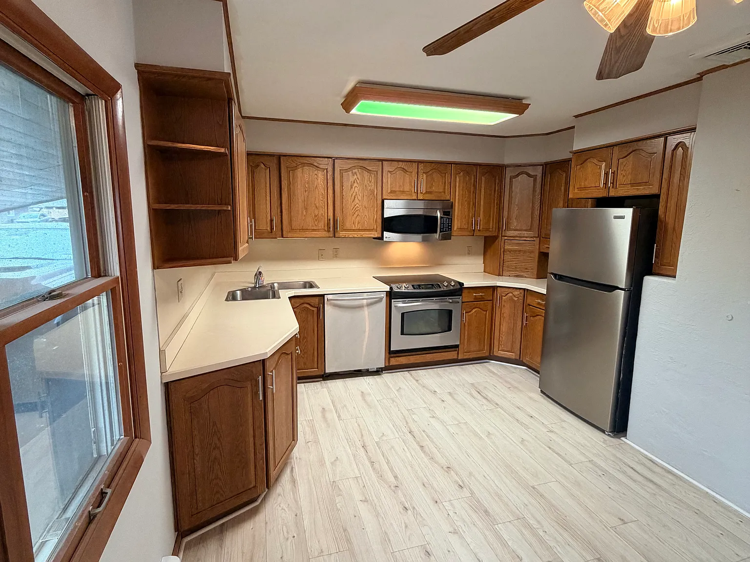 3 bed, 1000 sqft, $2,650 — Photo 3