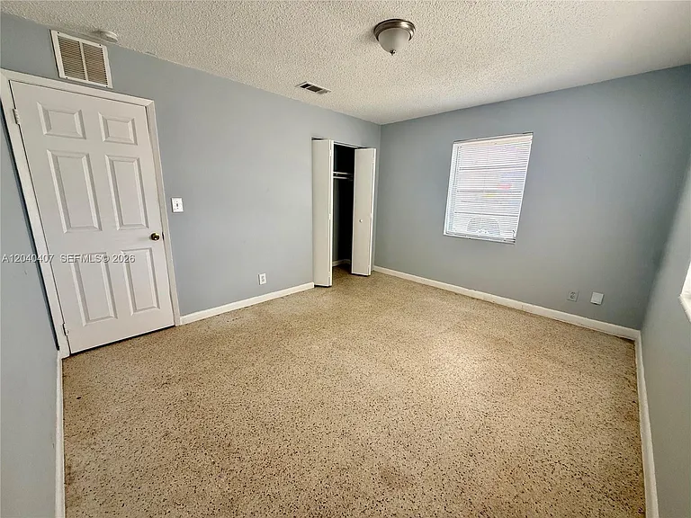 820 NW 4th Ave — Photo 9