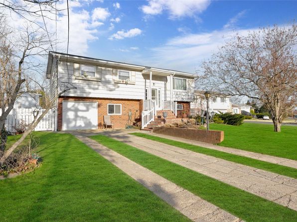 1373 Saint Louis Avenue, Bay Shore, NY 11706