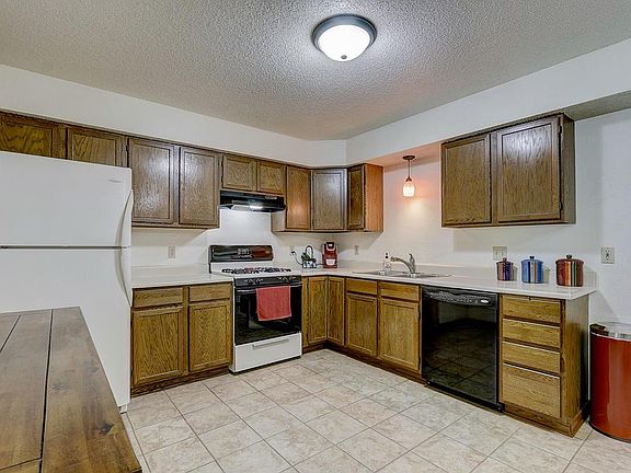 5th image of N75W23470 Water Tower Ct APT B2