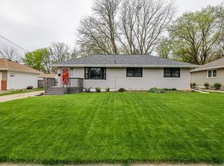 2304 Meadow Ln, West Des Moines, IA 50265