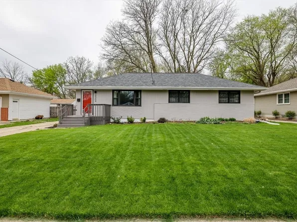 2304 Meadow Ln, West Des Moines, IA 50265