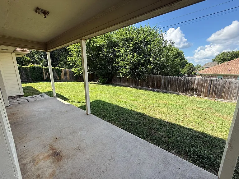 1815 Diana Ln — Photo 39