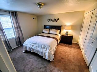 128 Baun Dr, Coraopolis, PA 15108