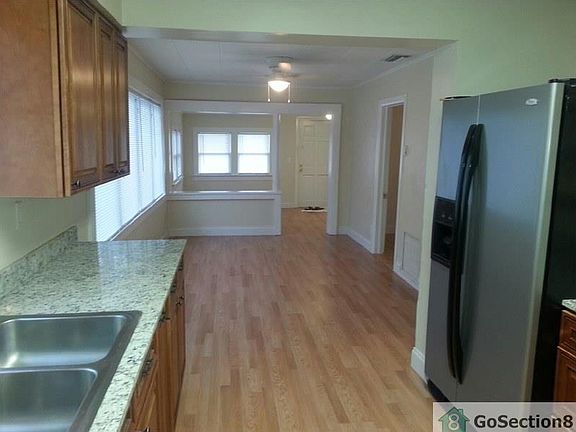 5th image of 621 S H St