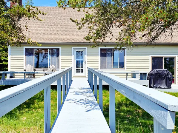 12719 Beach Rd, Naubinway, MI 49762