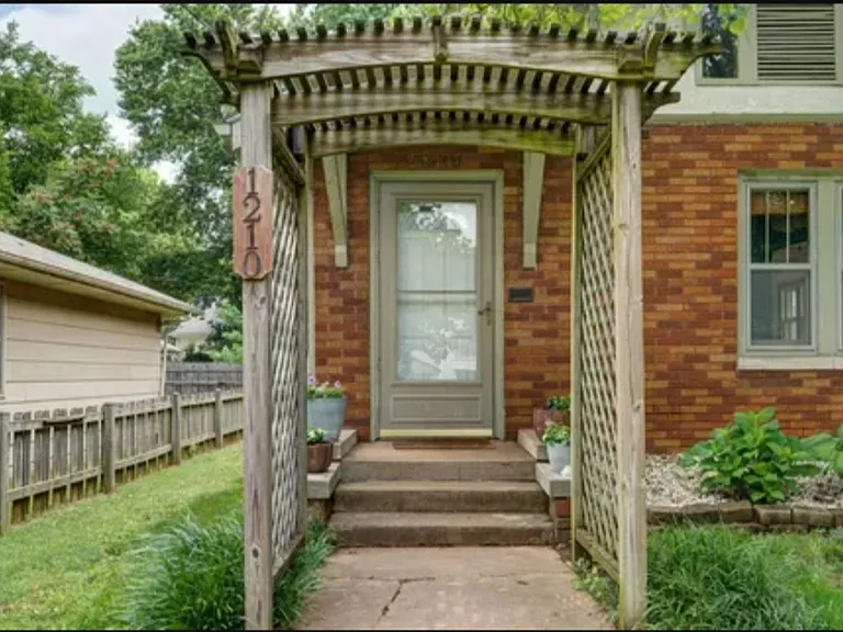 1210 S Jefferson Ave — Photo 4