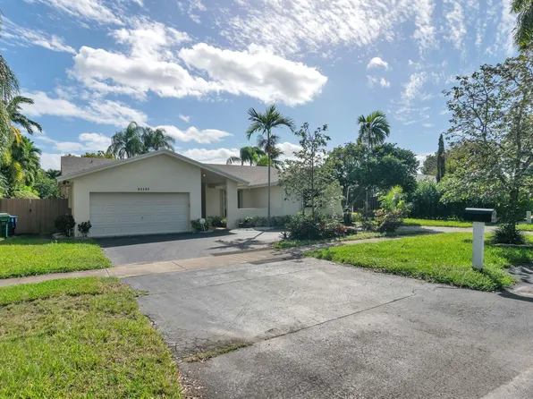 21131 Highland Lakes Blvd, Miami, FL 33179