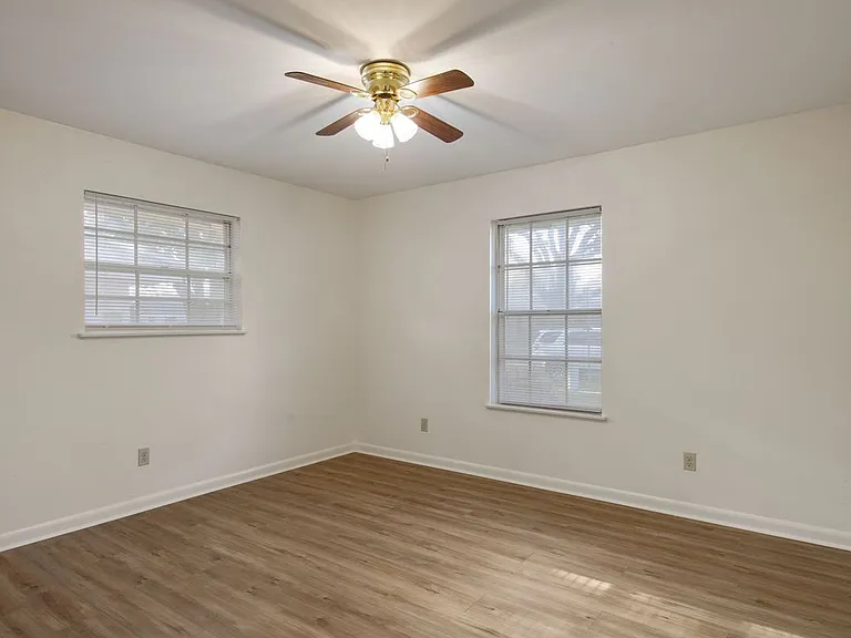 421 Kim Dr — Photo 9