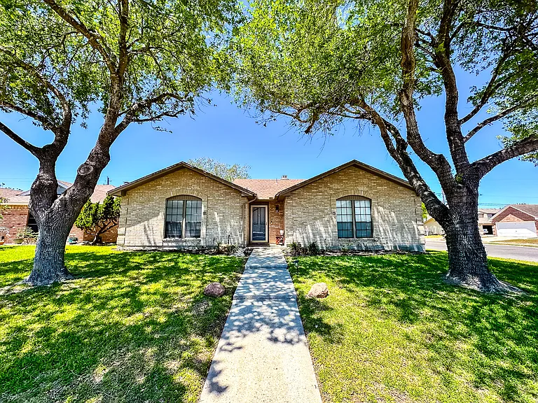 3001 Quail Hollow Dr — Photo 2