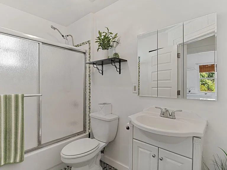 145 S Cherokee St — Photo 20